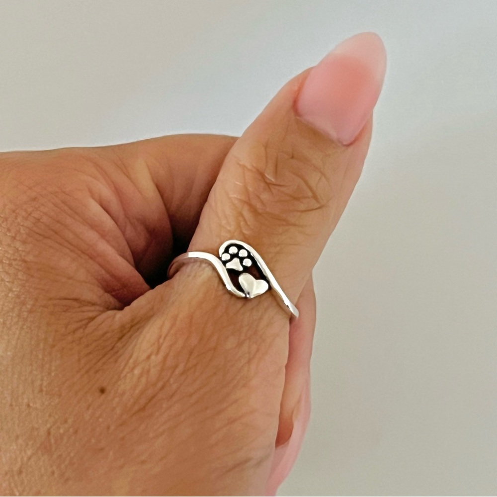 Sterling silver small heart and paw ring, silver paw ring, silver heart ring - Picture 5 of 8